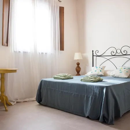 Domo Bangone - Sa Corte Apartment Orosei